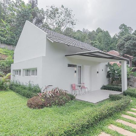 Reddoorz Resort Syariah Near D'Castello Ciater Subang Exterior photo