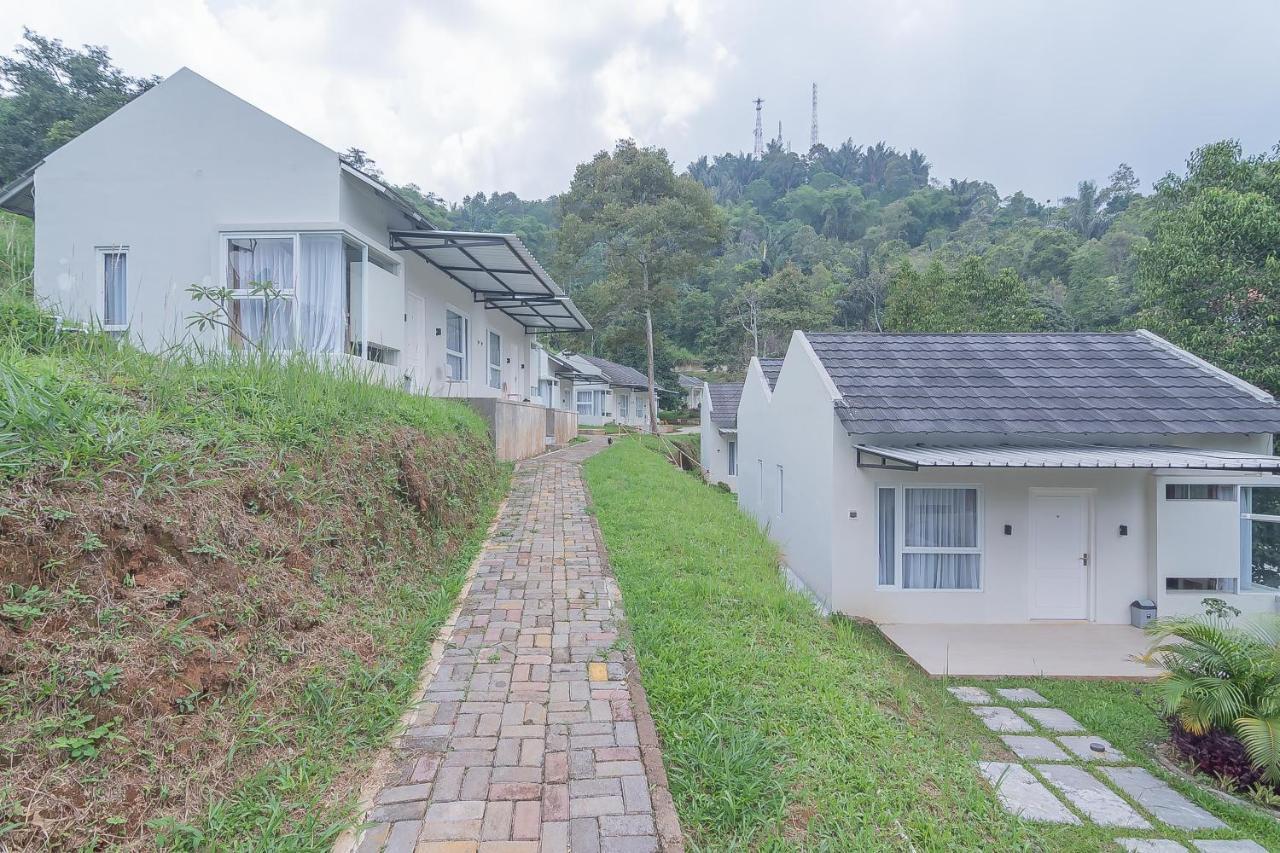 Reddoorz Resort Syariah Near D'Castello Ciater Subang Exterior photo
