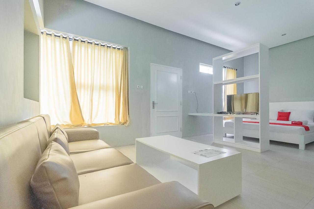 Reddoorz Resort Syariah Near D'Castello Ciater Subang Exterior photo