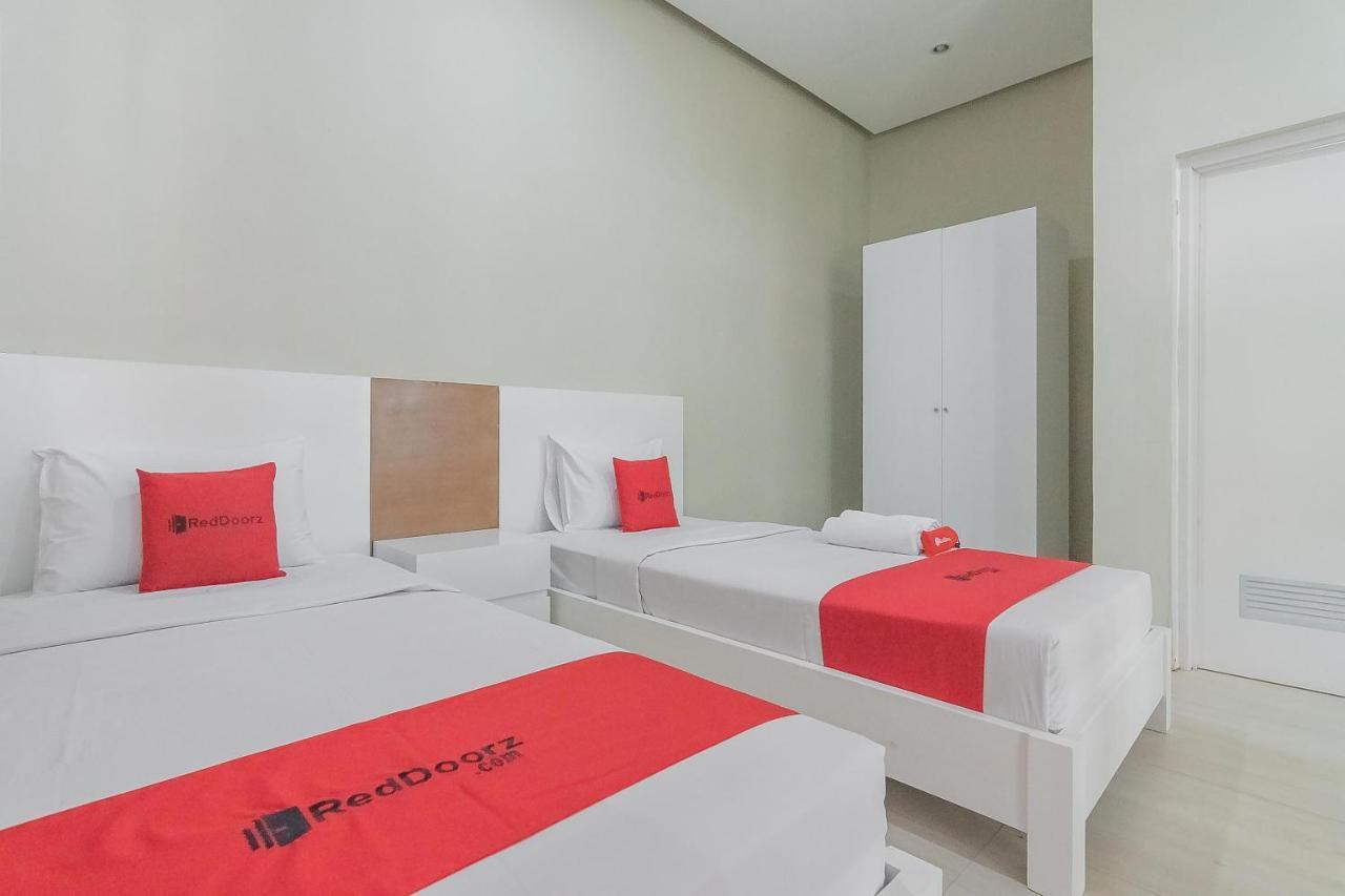 Reddoorz Resort Syariah Near D'Castello Ciater Subang Exterior photo