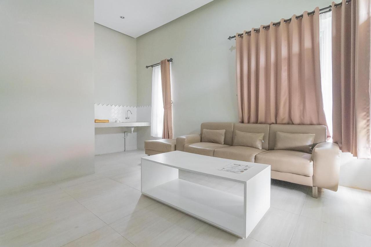 Reddoorz Resort Syariah Near D'Castello Ciater Subang Exterior photo