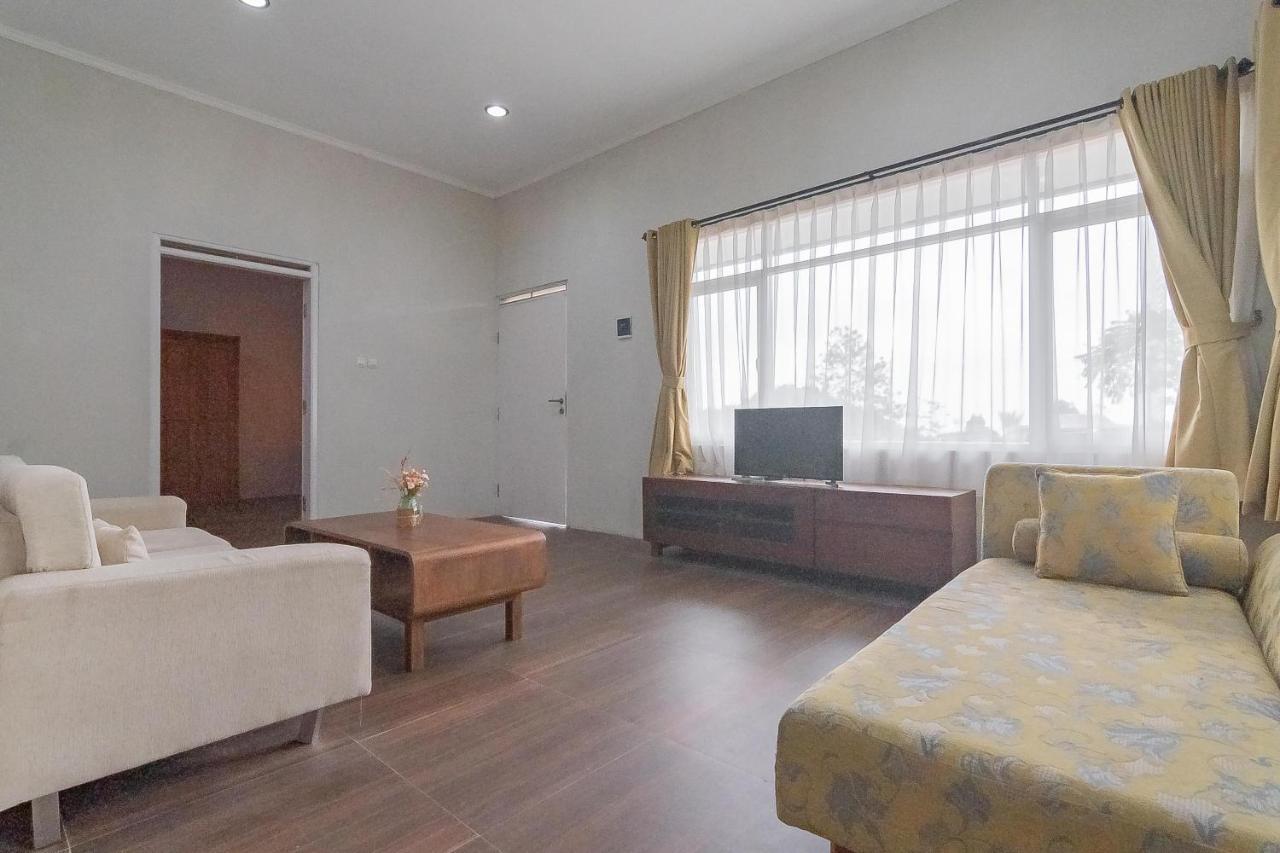 Reddoorz Resort Syariah Near D'Castello Ciater Subang Exterior photo