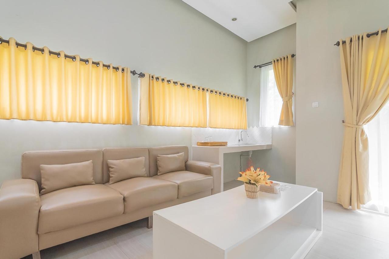 Reddoorz Resort Syariah Near D'Castello Ciater Subang Exterior photo