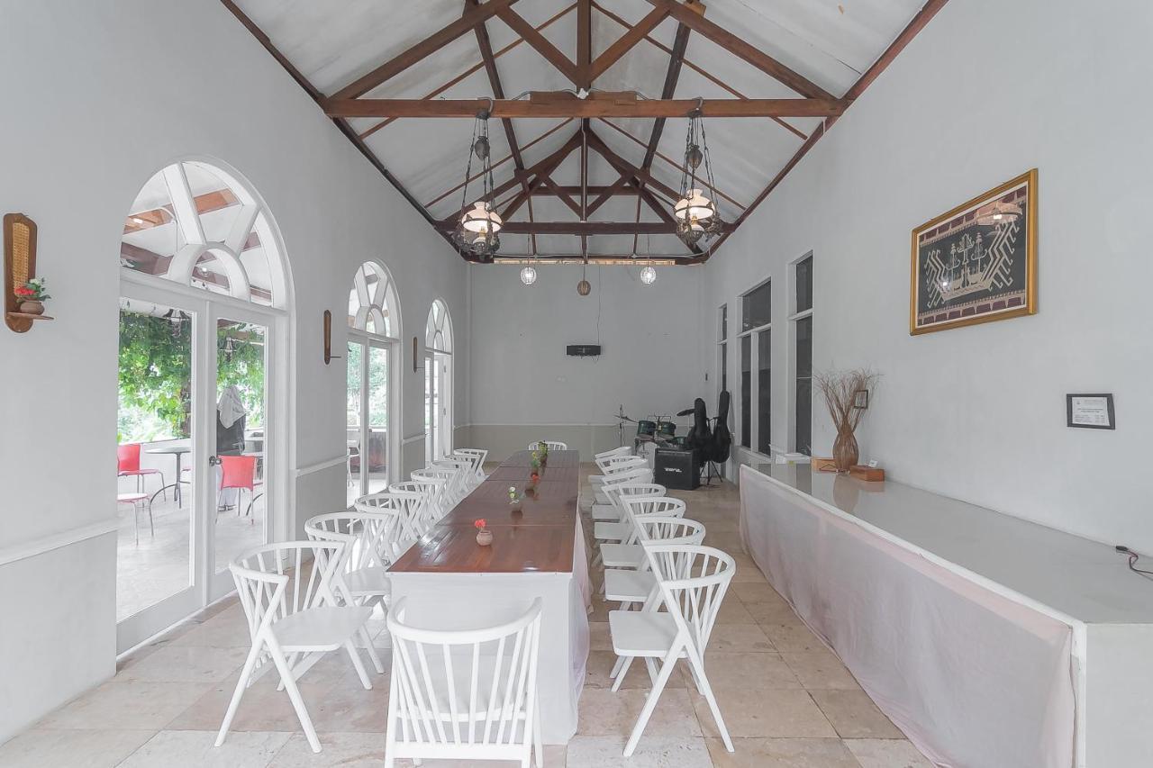 Reddoorz Resort Syariah Near D'Castello Ciater Subang Exterior photo